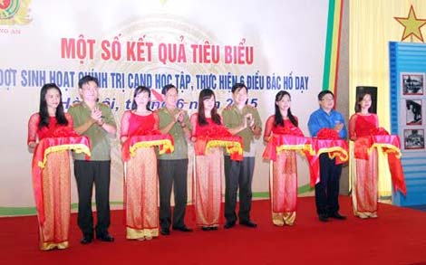 Triển lãm Công an nhân dân Học tập, thực hiện 6 điều Bác Hồ dạy
